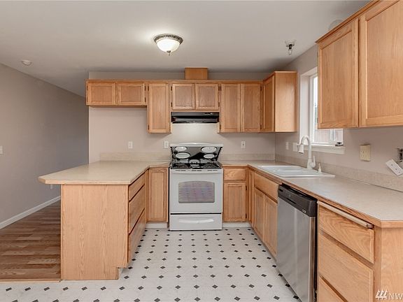 5th image of 1109 Village Pkwy E