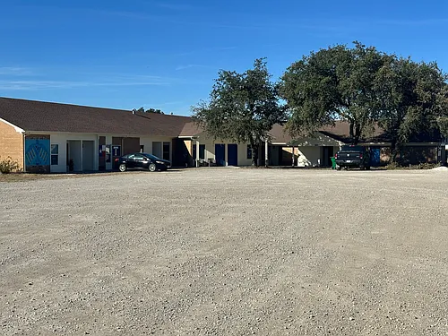 220 W Lipan Dr Photo 1