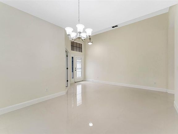 4th image of 9042 Edenshire Cir
