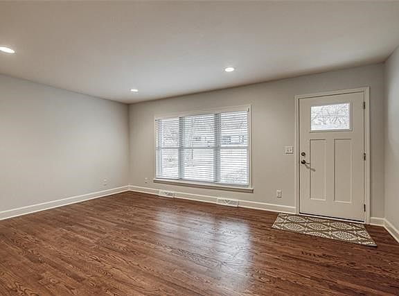 3rd image of 5906 Claremont Ave