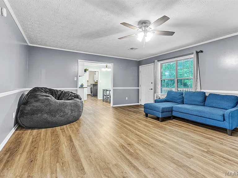 140 Livingston Cir — Photo 10
