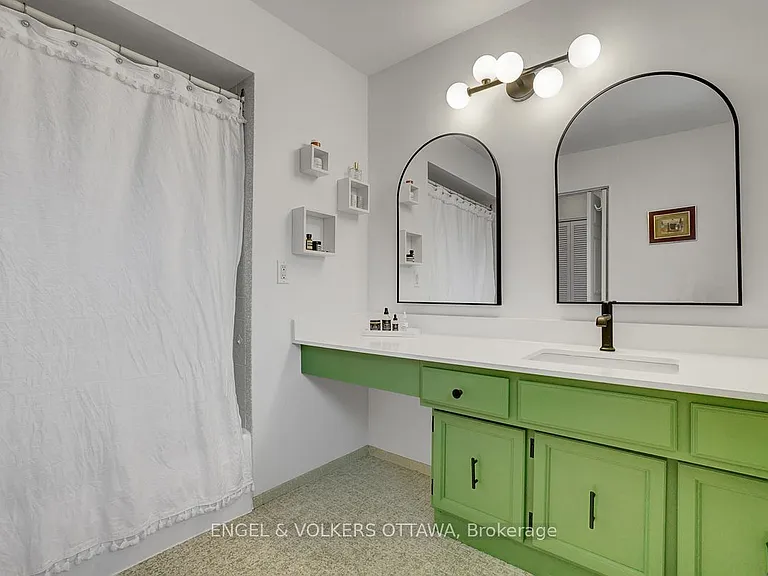 516 Buchanan Cres — Photo 26