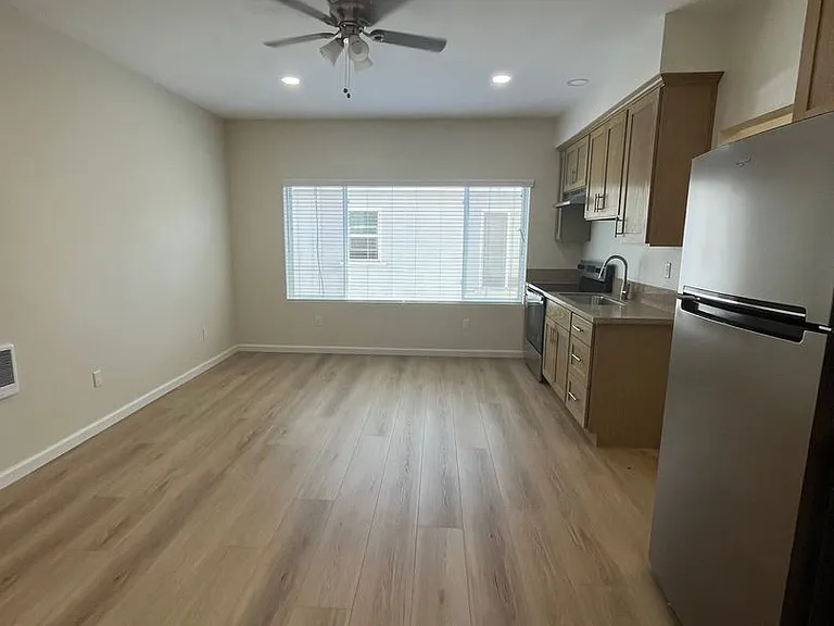 1431 Cedar Ave — Photo 13
