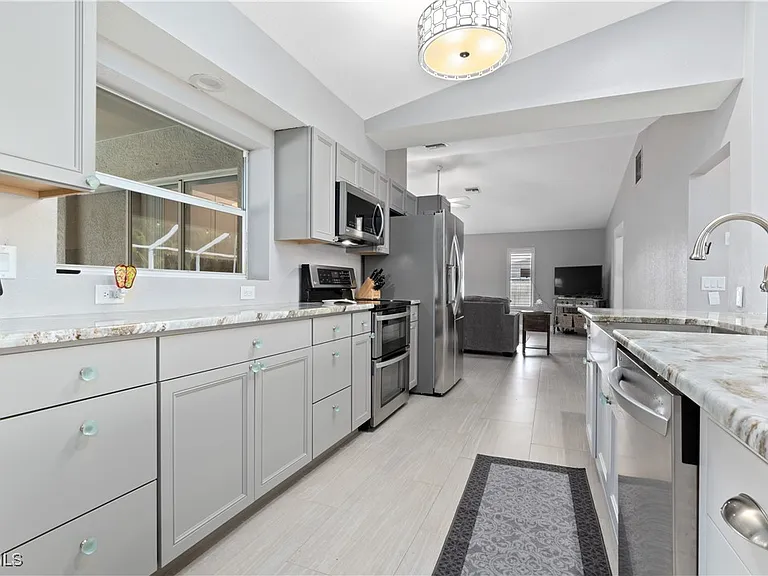3425 SE 4th Ave — Photo 24
