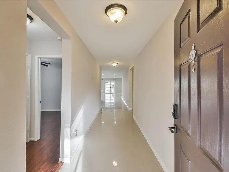 7718 Shavano Ln — Photo 4