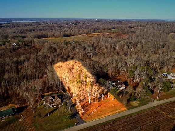 5th image of 17 Lockridge Ln
