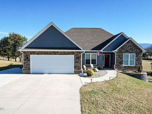 3rd image of 276 Grace Dr