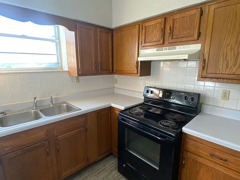 906 Flanders Ln NW — Photo 9