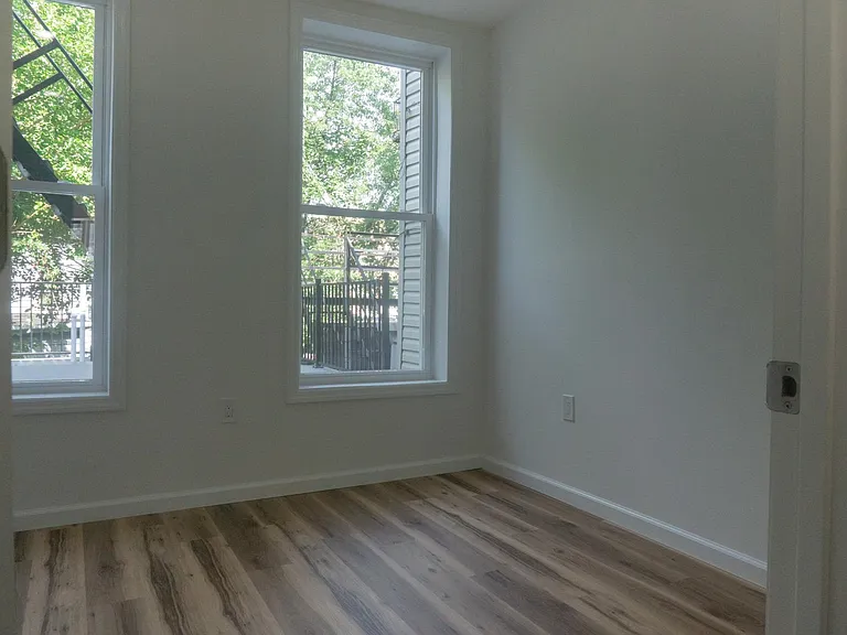 576 Newark Ave #1R — Photo 9