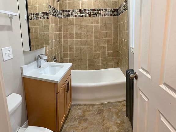 studio- bathroom