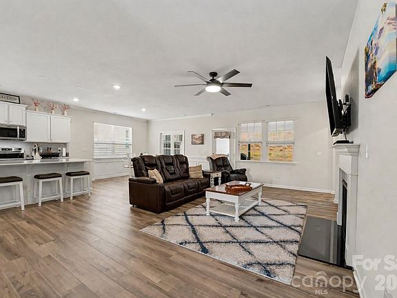 5th image of 2971 Findley Rd