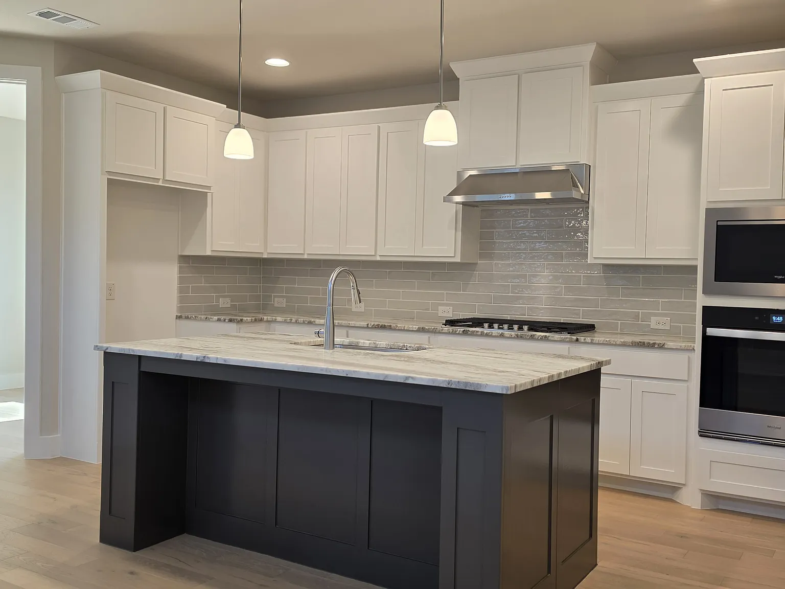 4 bed, 3.5 bath, 2700 sqft, $2,997 — Photo 2