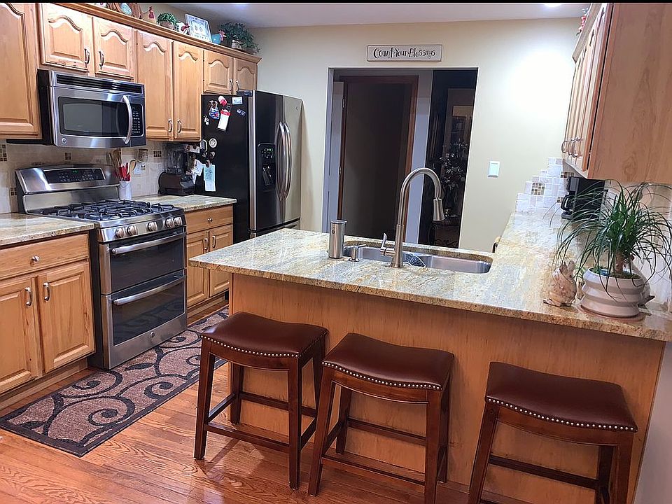 1st image of 53324 Red Oak Ct