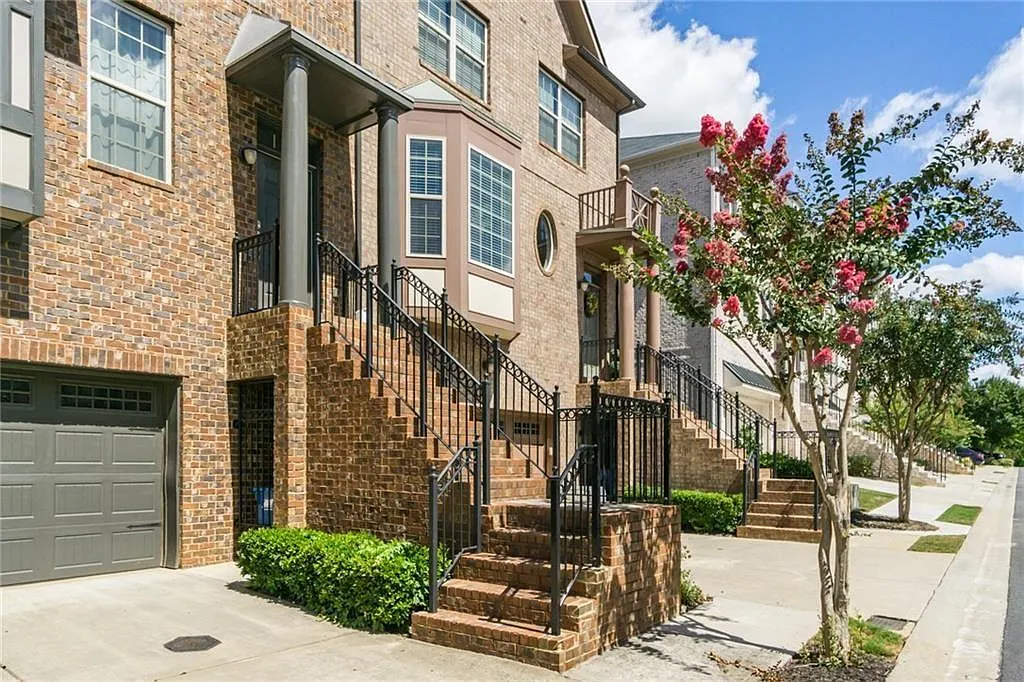 5 bed, 4.5 bath, $4,500 — Photo 3