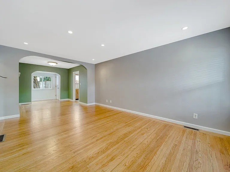 119 Claremont Ave — Photo 18