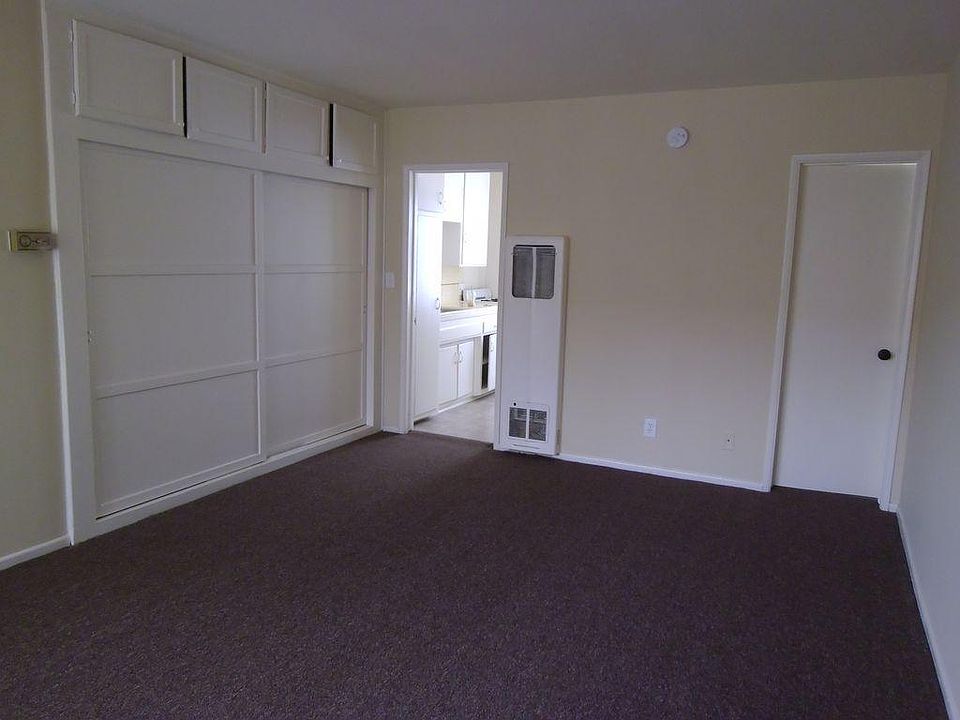 2nd image of 1233 N Ardmore Ave