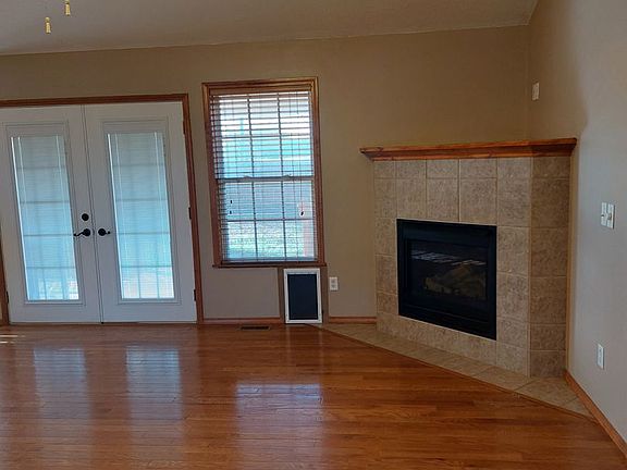 4th image of 979 S Ballard Dr
