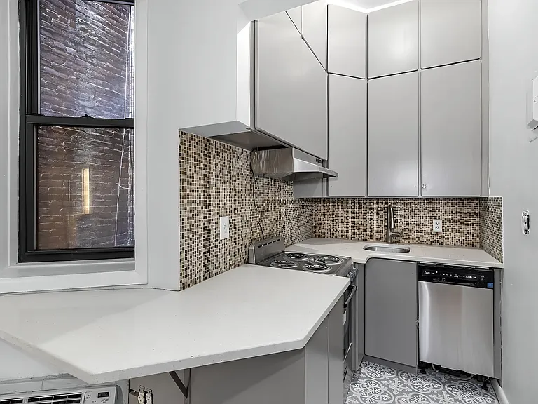 344 E 87th St #D — Photo 3