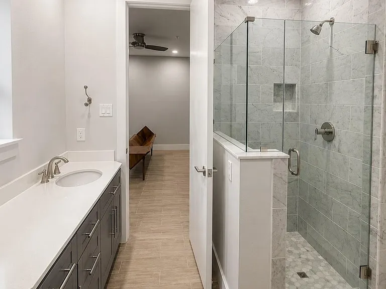 2211 Worthington St — Photo 5