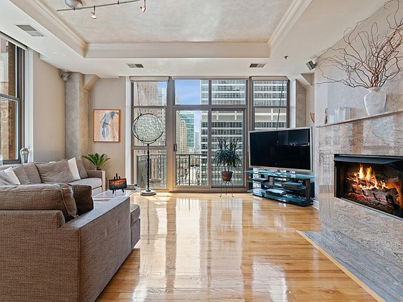 3rd image of 212 W Washington St APT 904
