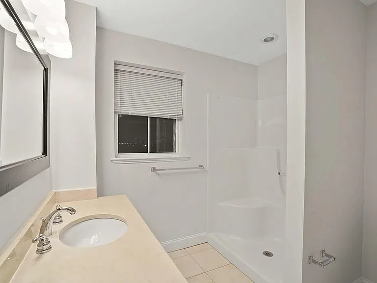 120 Wyllis Ave #424 — Photo 5