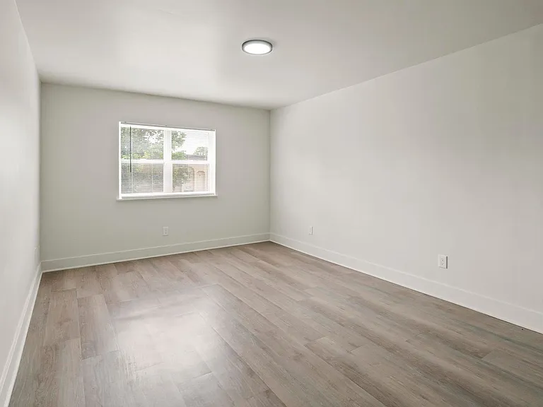 Greenway Trail Apartments — Photo 32