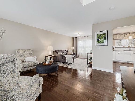 4th image of 1395 Beaumont Cir