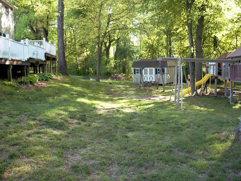 98 Thorndale Cir — Photo 50