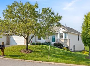 16425 Crystal Hills Cir, Lakeville, MN 55044