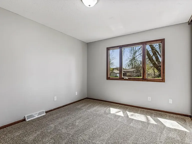 7316 Candlewood Dr N — Photo 3