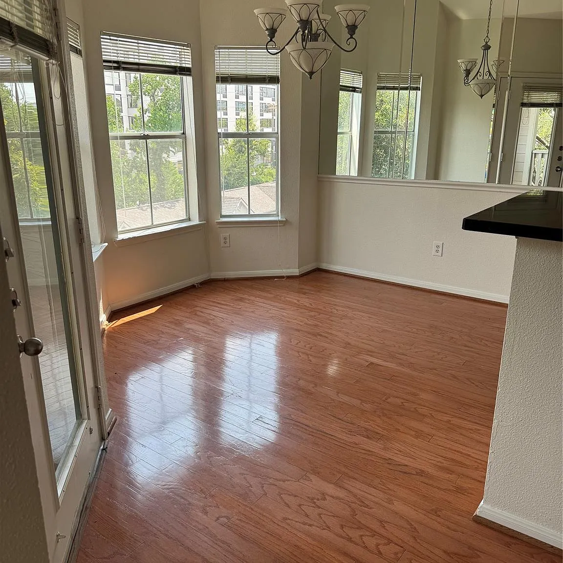 1 bed, 1.0 bath, 790 sqft, $1,550 — Photo 2