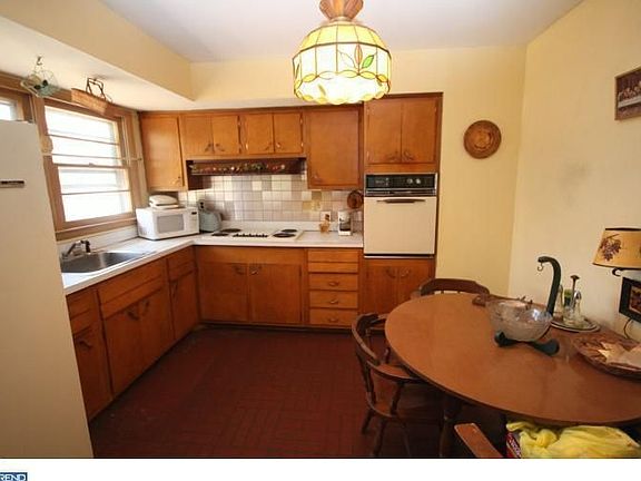 2nd image of 102 Barclay Dr