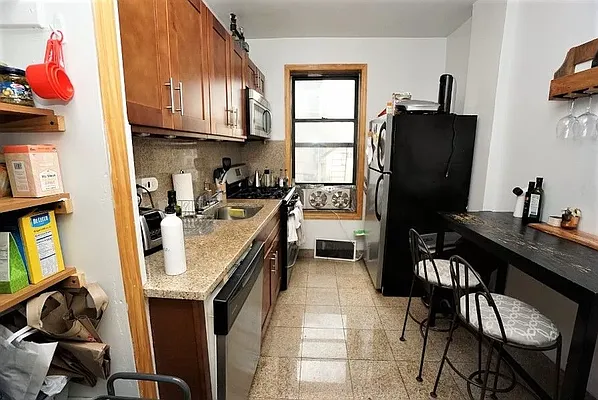 Rented by Universal Realty Group | media 1