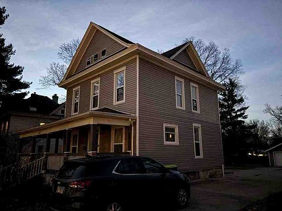 3rd image of 861 W College Ave