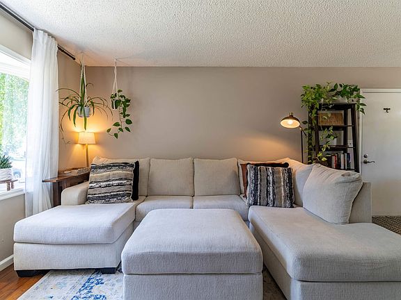 4th image of 213 Balboa Ave