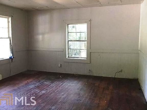 2nd image of 822 Grady St S