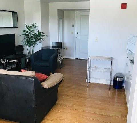 4th image of 5773 Sunset Dr #5773