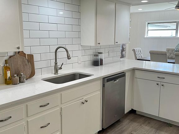 5th image of 3313 8th Ave #1