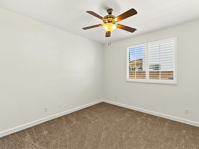 43758 Elena St — Photo 10