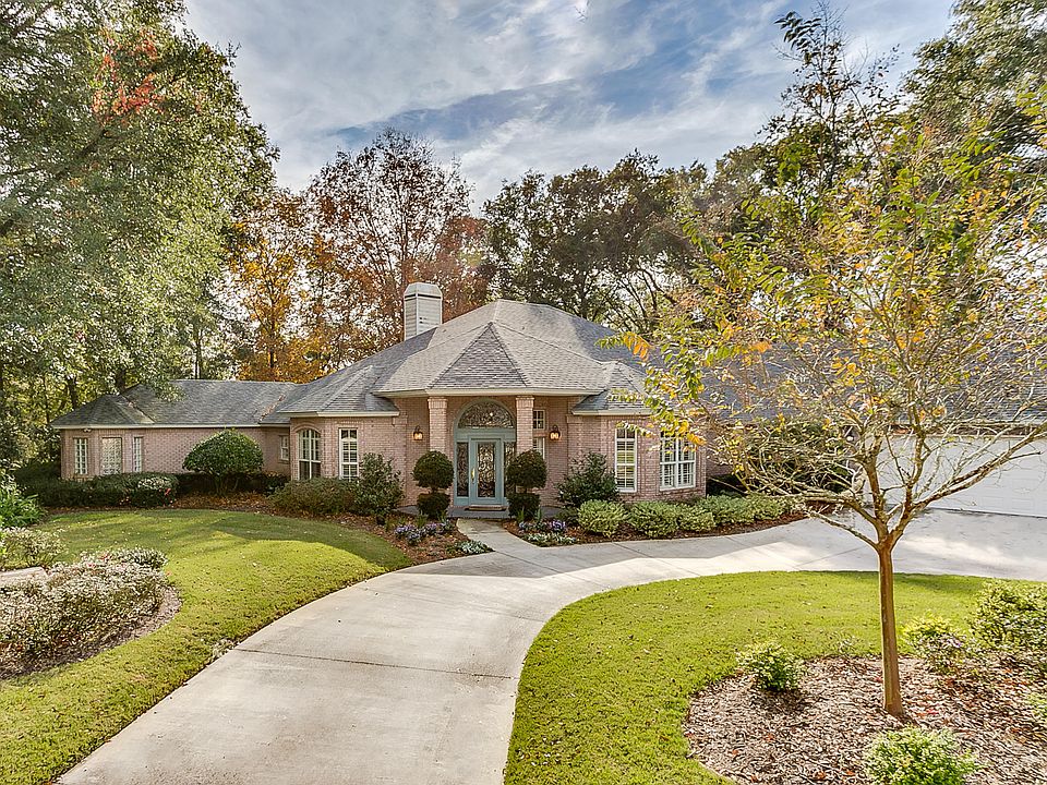 1st image of 1811 Colonial Dr