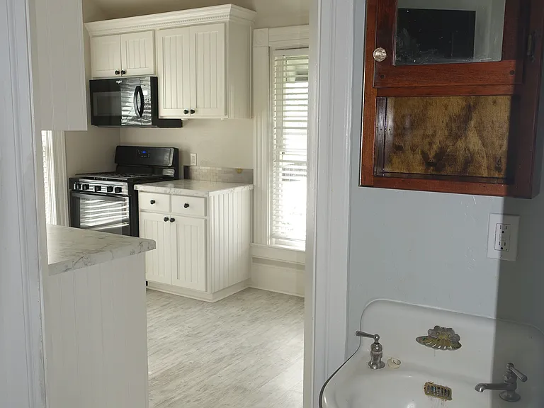 990 SE Shelton St #B-2 — Photo 11