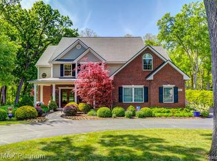 9113 Blue Ridge Dr, Brighton, MI 48116