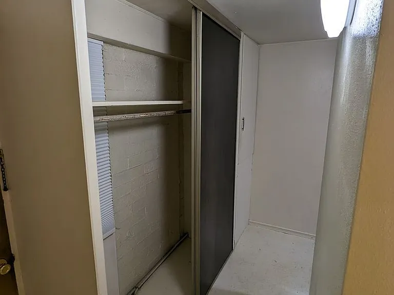 Lanai Apartments — Photo 22