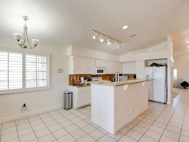 7365 Tamarind Ave — Photo 24