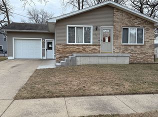 169 E Prospect St, Manchester, IA 52057