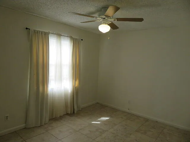 134 NW Peach St — Photo 7