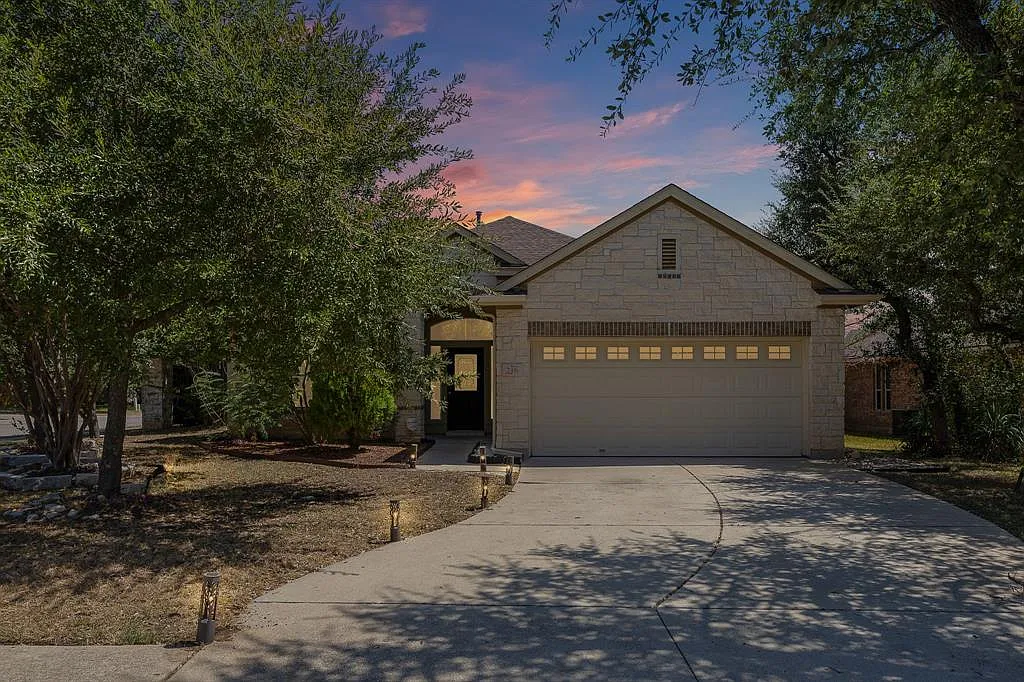 3 bed, 2046 sqft, $2,300 — Photo 2