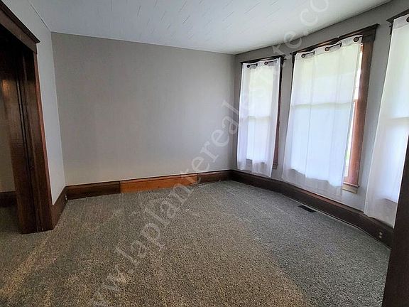 5th image of 736 Parker Ave