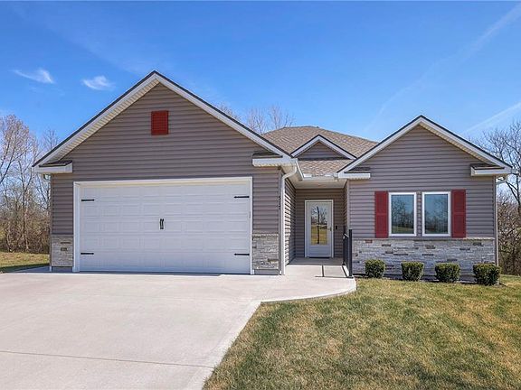 3rd image of 517 Village Ln