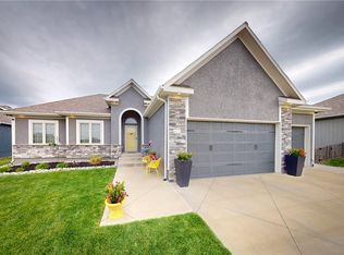 405 SW Chelmsford Dr, Blue Springs, MO 64014